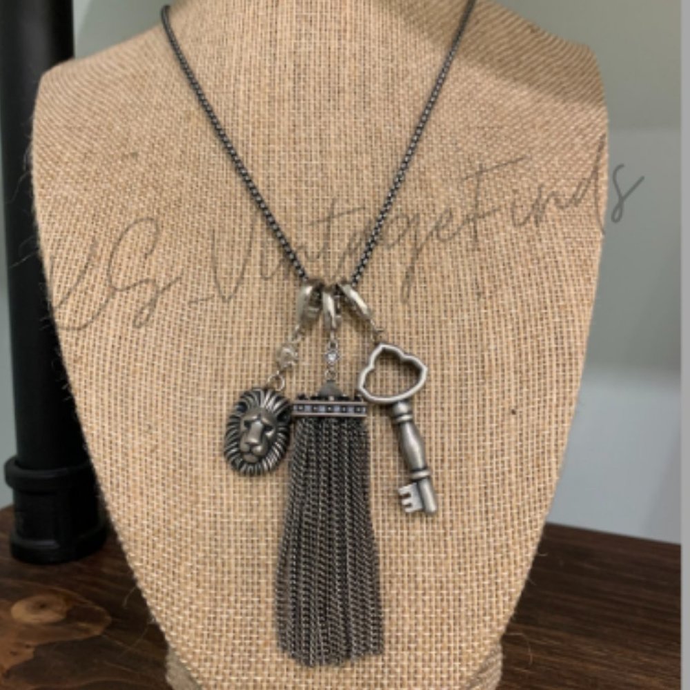Kendra Scott Necklace w/ 4 Charms*